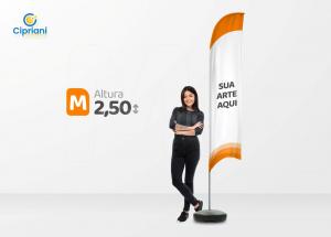 Wind Banner Completo M (2,50m de Altura) 100% Políéster Largura: 65cm  x Altura: 250cm Frente e Verso Personalizado Impressão Sublimada Costura e Corte Personalizado Base + Haste de Alumínio Desmontável (Incluso)